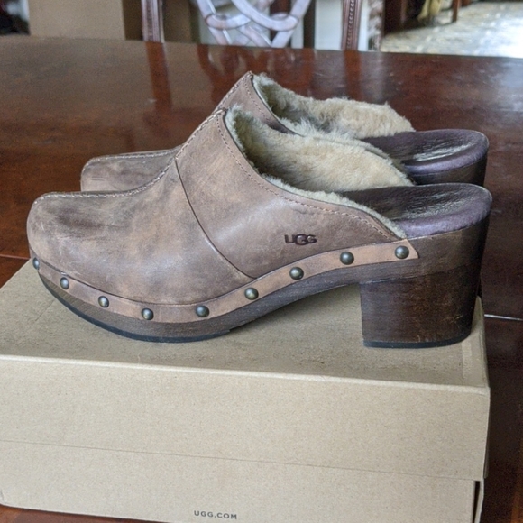UGG Kassi clogs with box, perfect for fall and cool weather - Picture 3 of 10